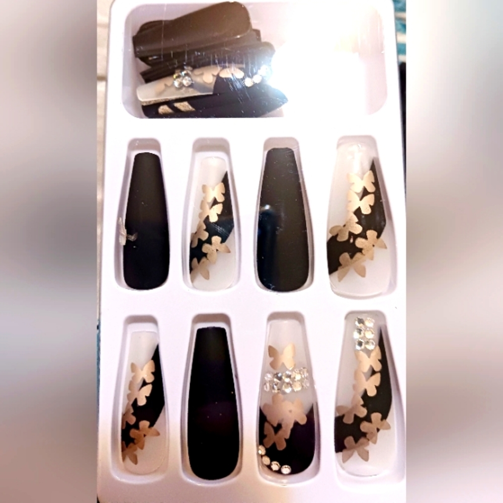 Black & gold press on nails